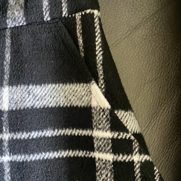 Black and white plaid skirt with pockets - Picture 3 of 5